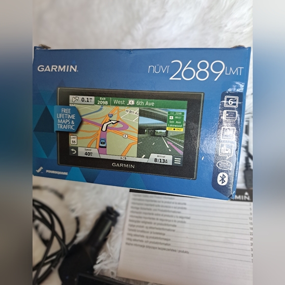 Garmin nuvi 2689LMT Automobile Portable GPS Navigator With Carrying Case - Picture 3 of 9